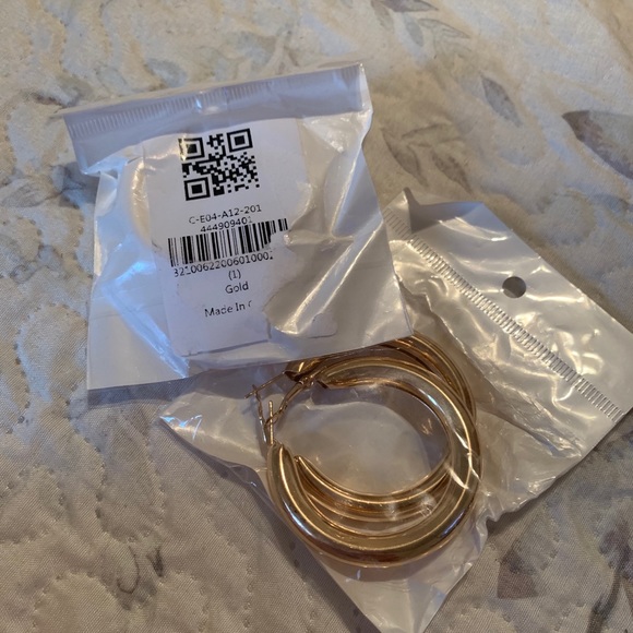 Gold hoops - Picture 2 of 3